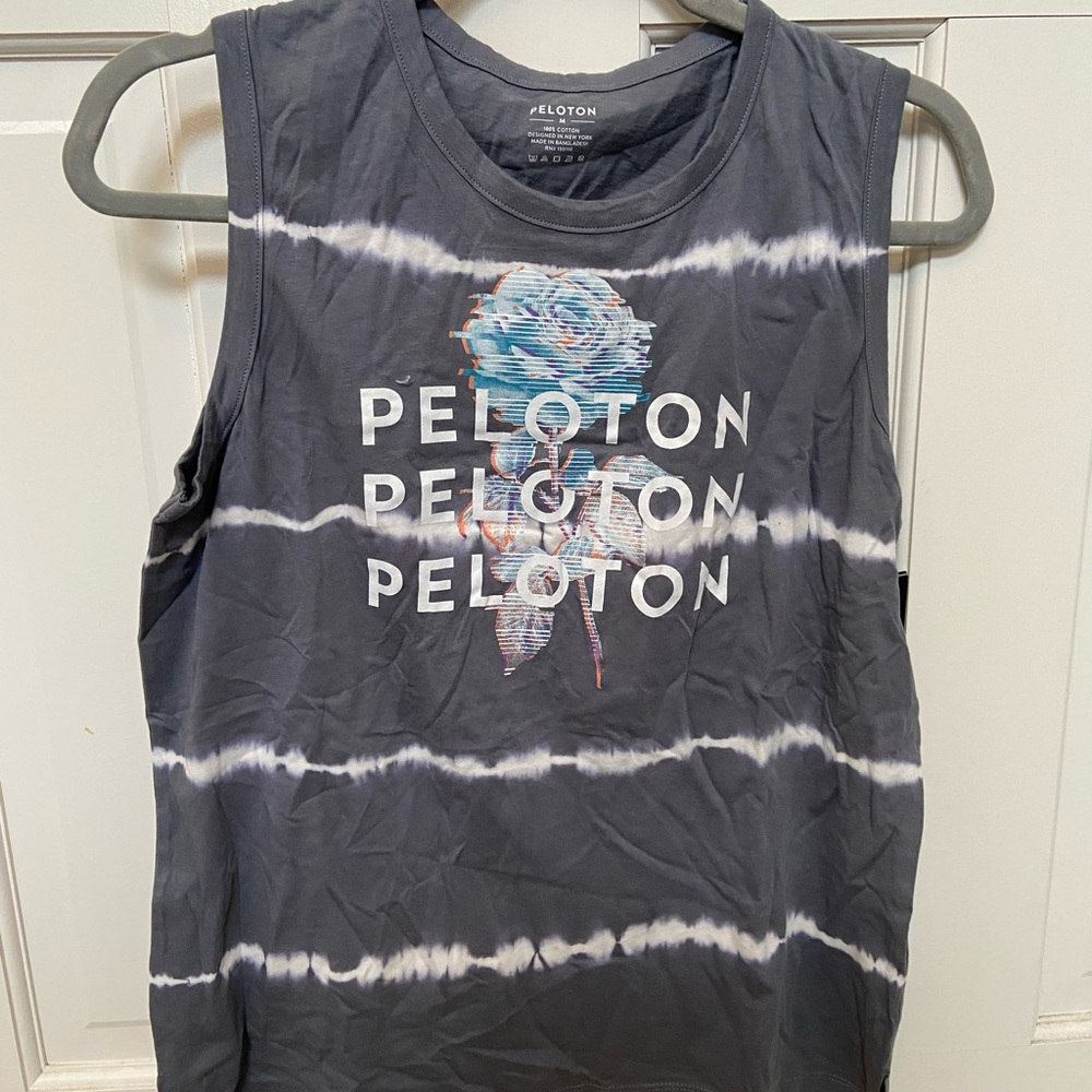 Never worn peloton tye die muscle tank!